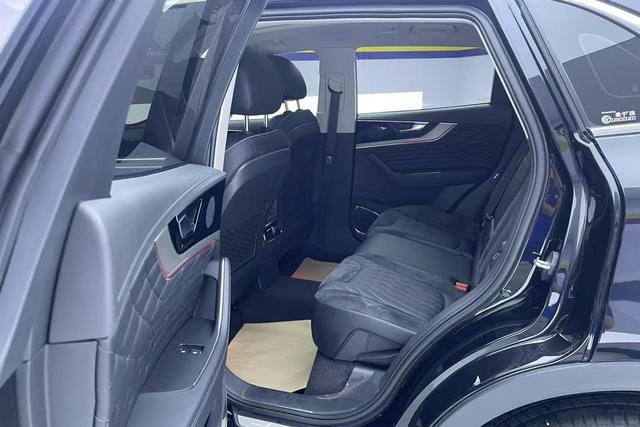 Red flag HS5 id 3803954 из Китая 16