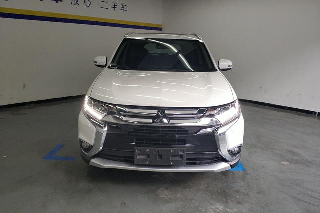 Mitsubishi Outlander 2016 — фото 2