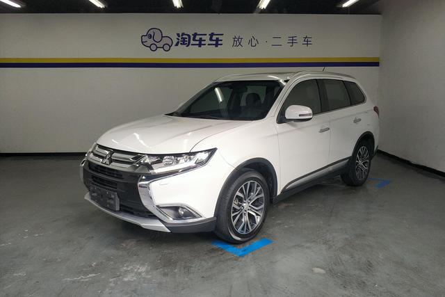 Mitsubishi Outlander 2016 — фото 1
