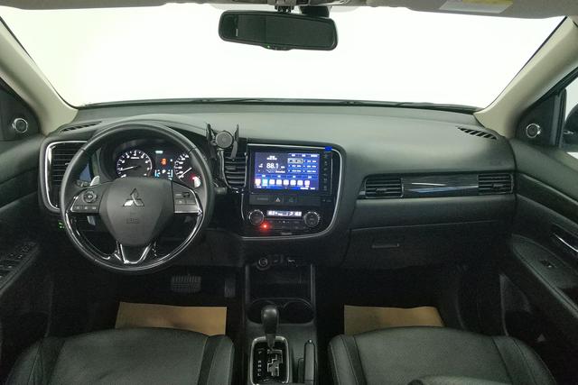 Mitsubishi Outlander 2016 — фото 11