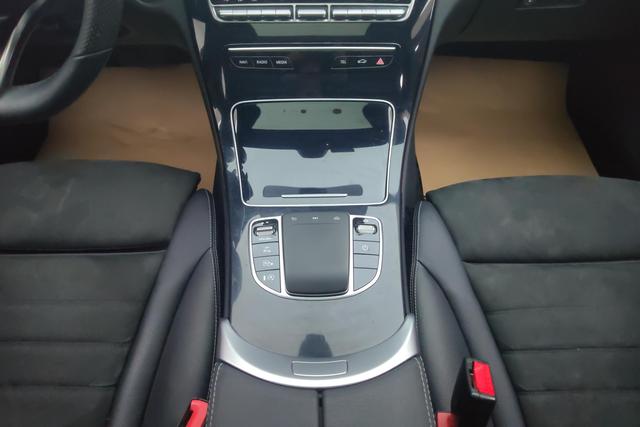 Mercedes Benz C-Class 2019 — фото 11
