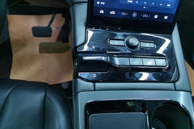 Weilai ES8 2019 Темно-серый из Китая