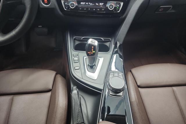 BMW 3 Series 2019 — фото 15