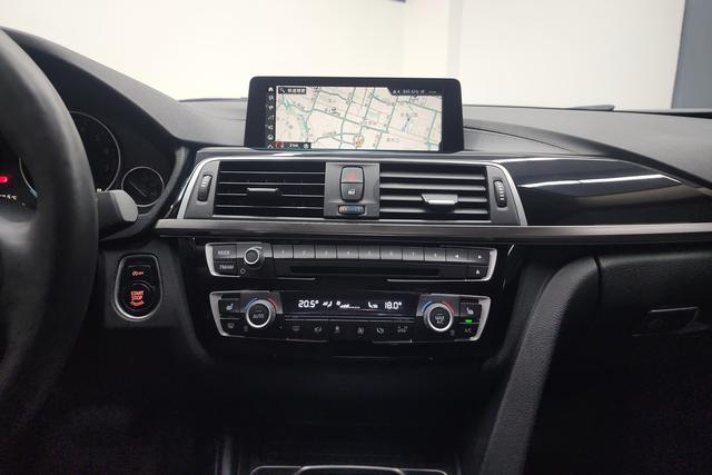 BMW 3 Series 2019 — фото 13
