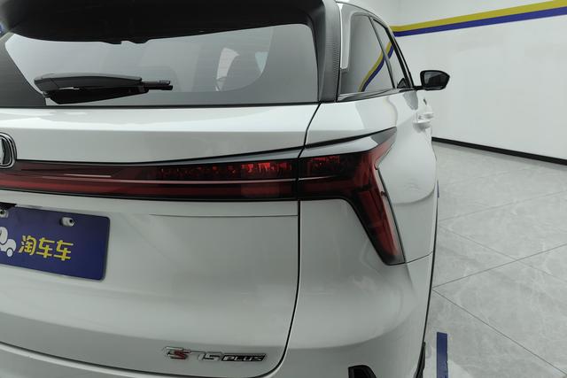 Chang'an CS75 PLUS 2022 Белый из Китая