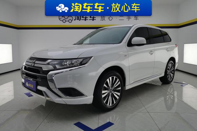 Mitsubishi Outlander 2021 — фото 1