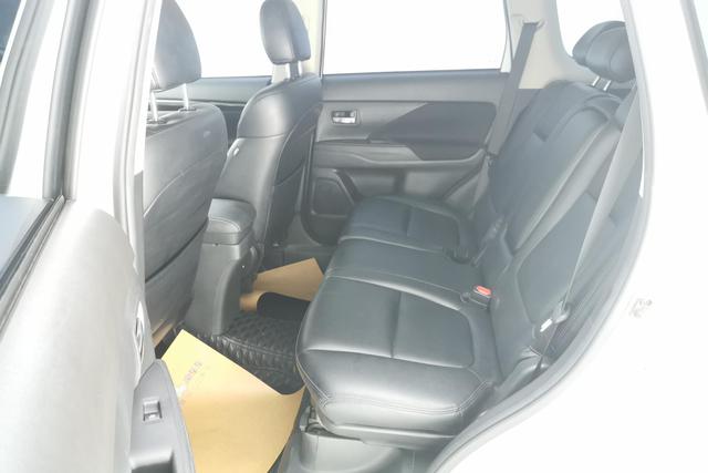 Mitsubishi Outlander 2021 — фото 16
