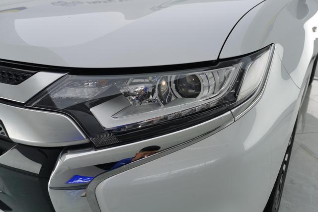 Mitsubishi Outlander 2021 — фото 5