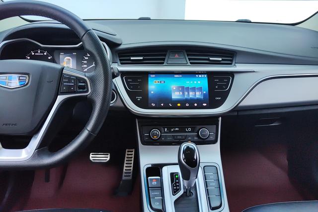 Geely Emgrand GS 2018 — фото 11
