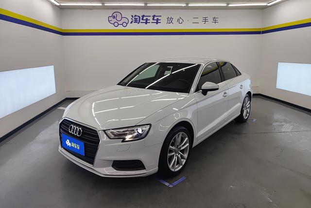 Audi A3 2018 — фото 1