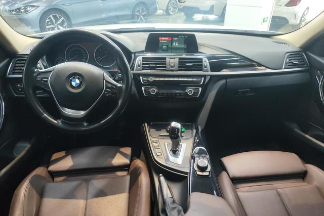 BMW 3 Series 2018 — фото 12