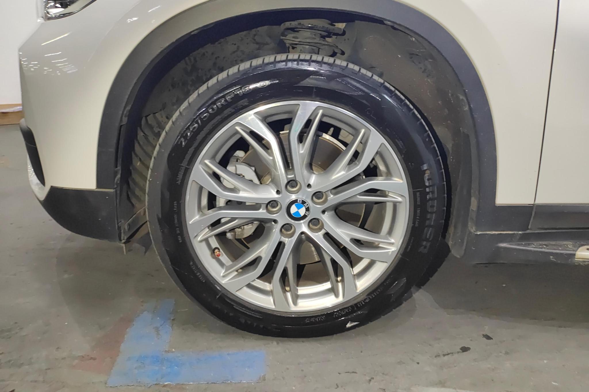 BMW X1 2019 sDrive20Li Lead