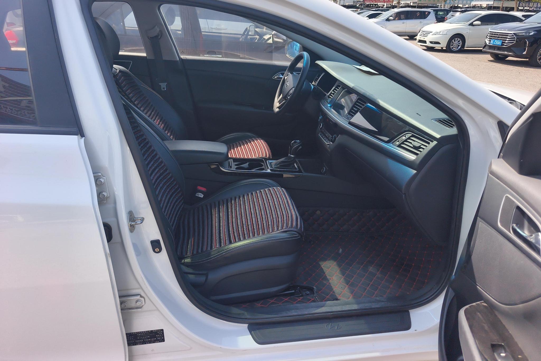 Hyundai Mistra 2017 1.6T AT GLS V