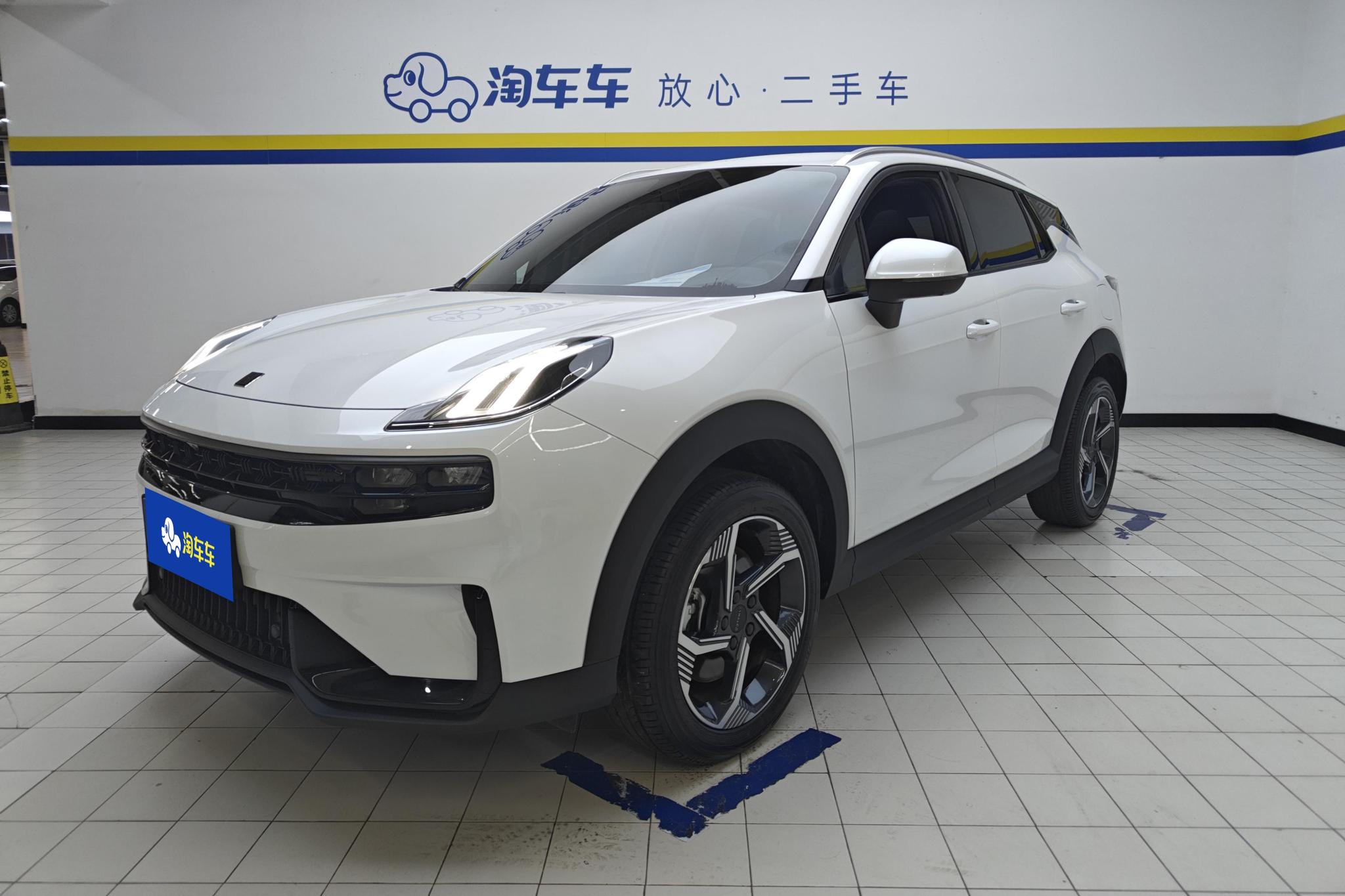 Lynk & Co 06