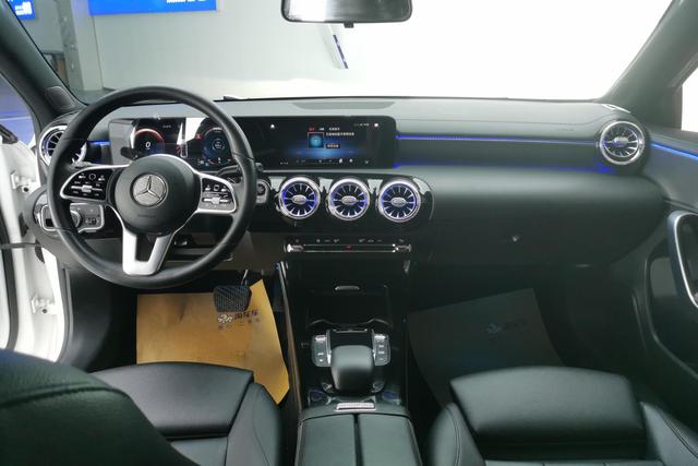 Mercedes Benz A-Class 2021 — фото 13