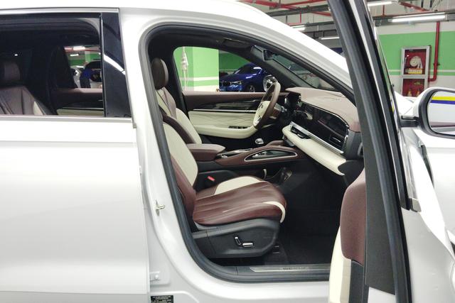 Geely Automobile Xingyue L 2023 Белый из Китая, фото 2