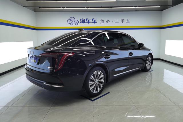 Red Flag Hongqi E-QM5 2024 — фото 3