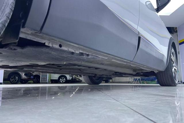 Peugeot 5008 id 3825140 из Китая 14