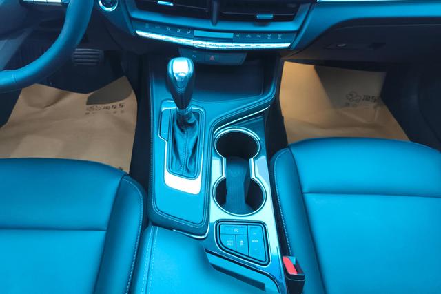 Cadillac CT4 2021 — фото 15