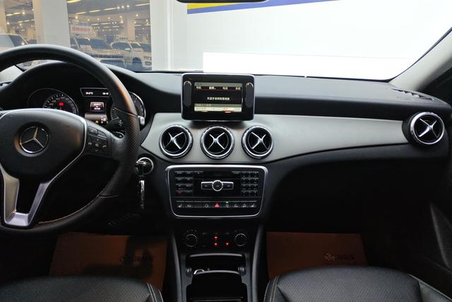 Mercedes Benz GLA 2015 — фото 11