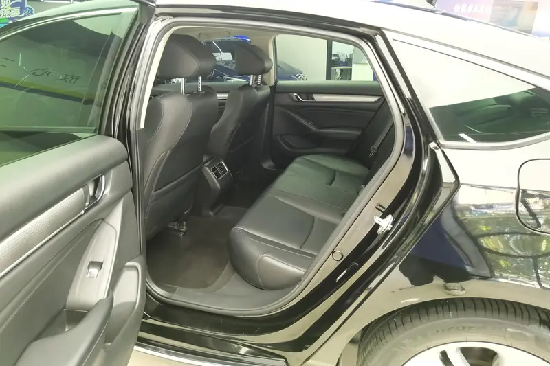 Honda Accord — фото 12
