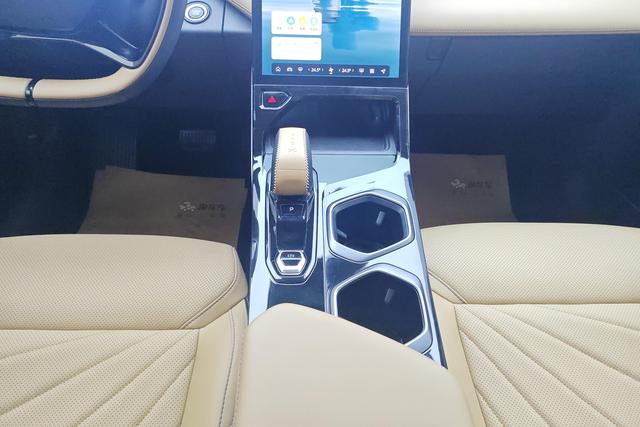 Geely Automobile Boyue L 2023 Белый из Китая, фото 6