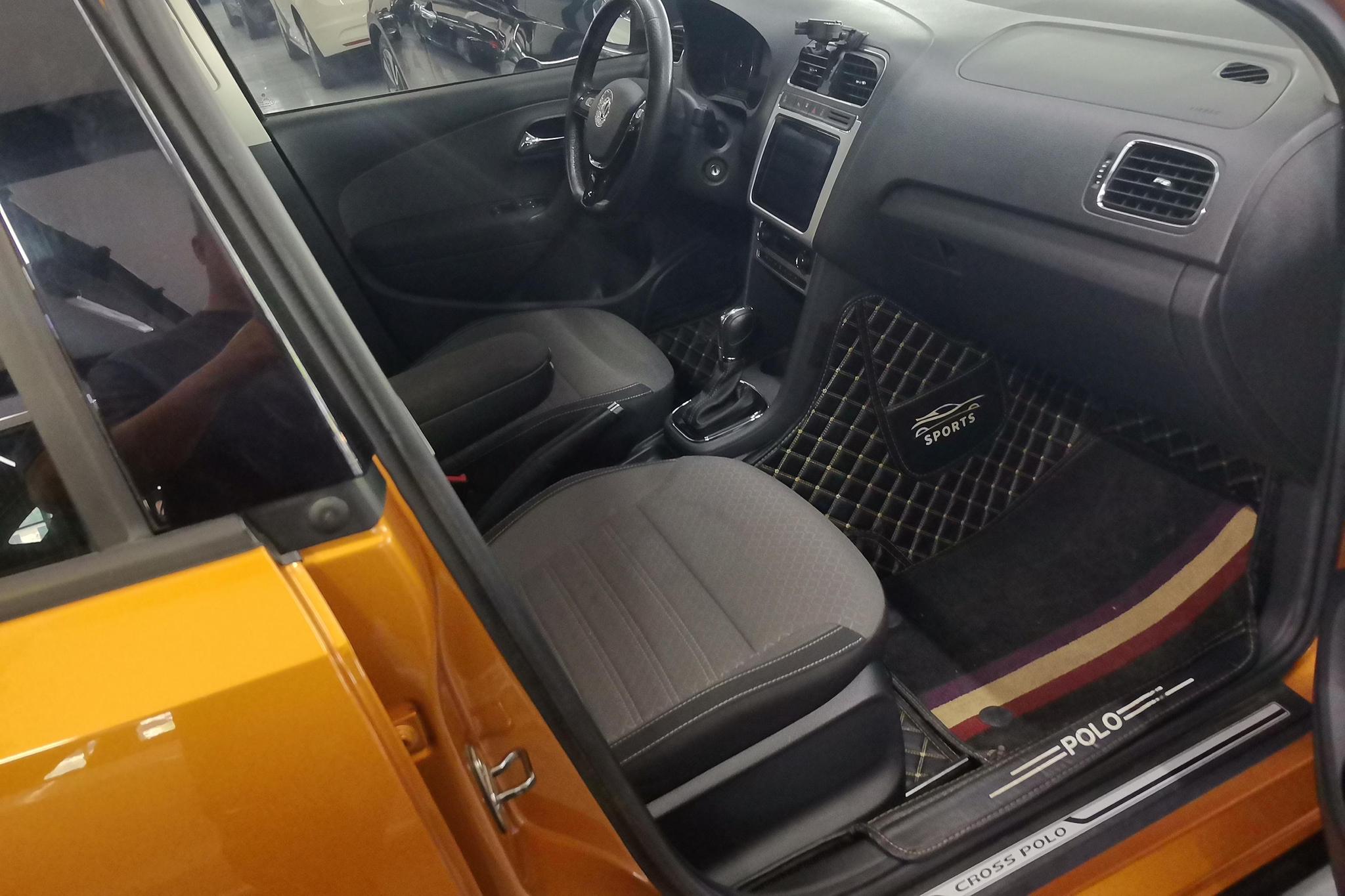 Volkswagen Polo 2018 1.5L Cross Polo AT