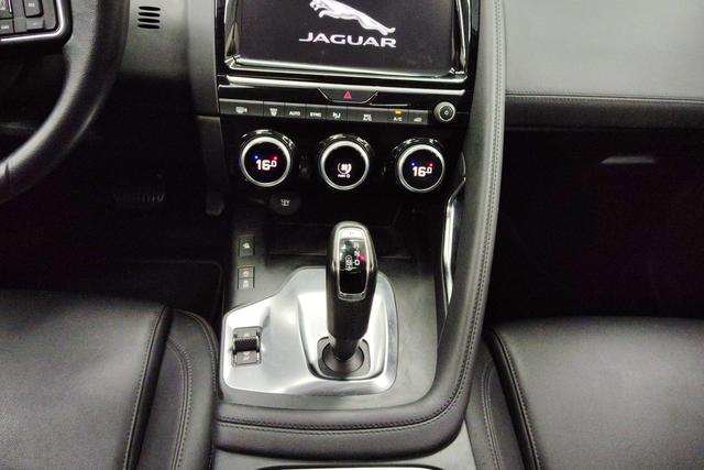 Jaguar E-PACE 2018 — фото 14