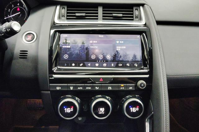Jaguar E-PACE 2018 — фото 12
