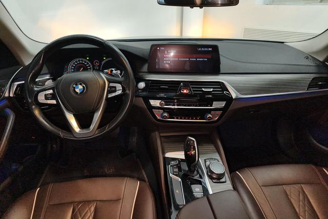 BMW 5-Series 2018 530 Li x Drive — фото 11