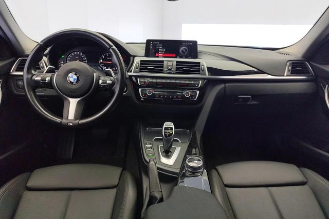 BMW 3 Series 2019 — фото 14