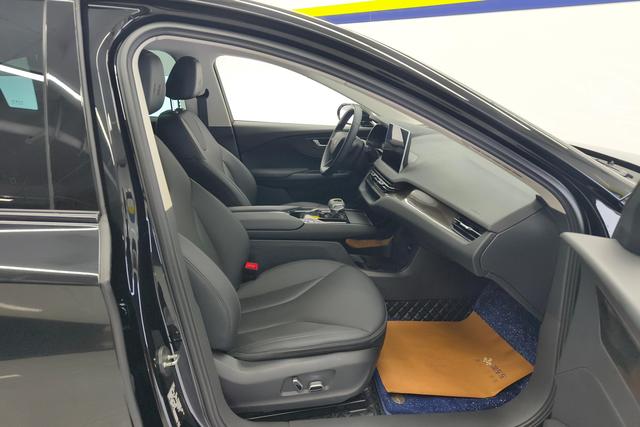 Red flag E-QM5 2024 Черный из Китая, фото 4