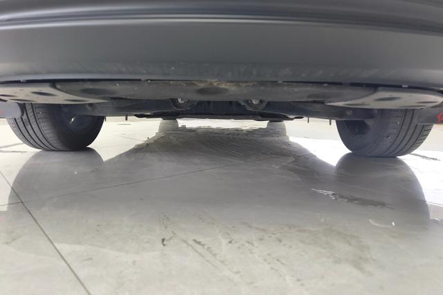 Red flag E-QM5 id 3823105 из Китая 16