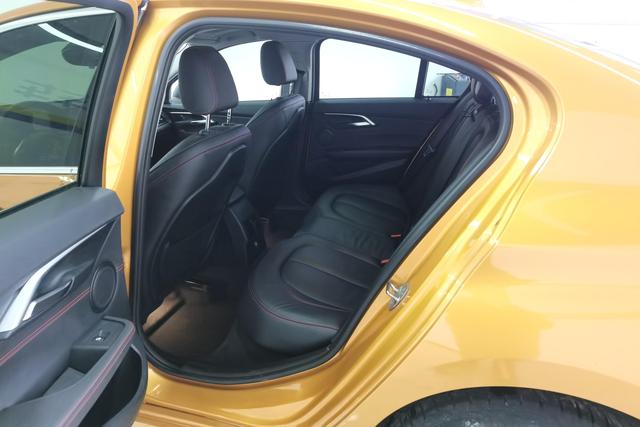 BMW 1 Series 2017 — фото 16