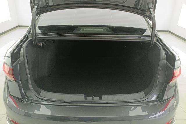 Volkswagen Jetta 2023 — фото 17