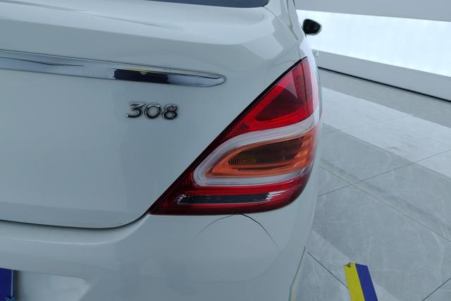 Peugeot 308 2014 — фото 6