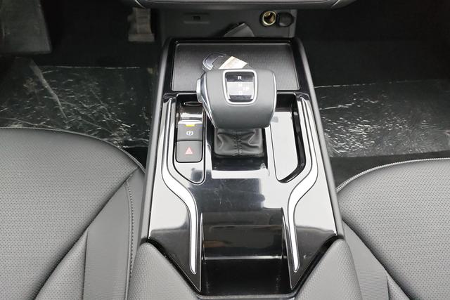 Red flag E-QM5 2024 Черный из Китая, фото 2