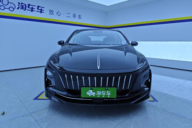 Red Flag Hongqi E-QM5 2023 — фото 2