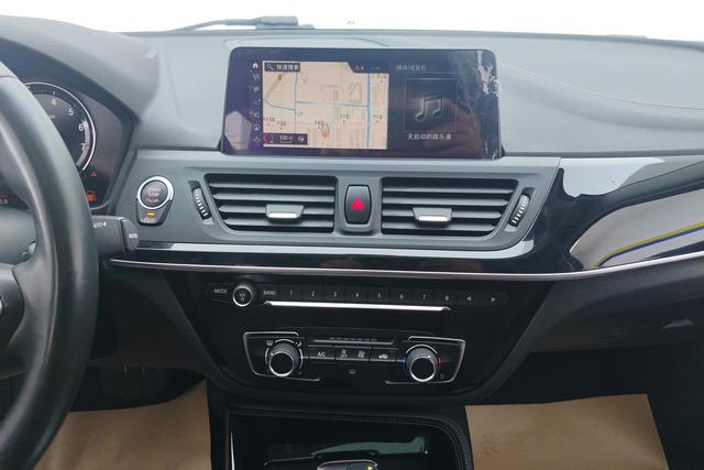 BMW 1 Series 2019 — фото 12
