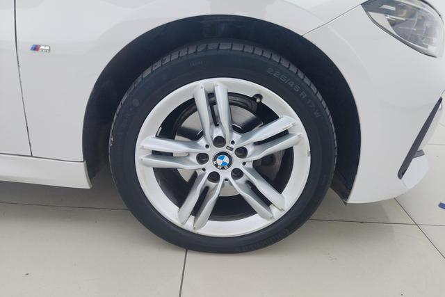 BMW 1 Series 2019 — фото 10