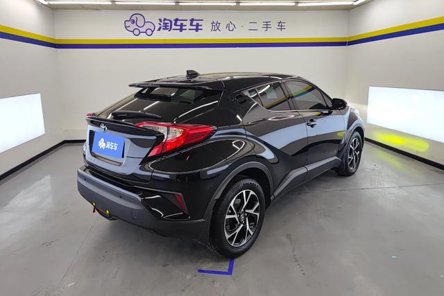 Toyota C-HR 2018 — фото 3