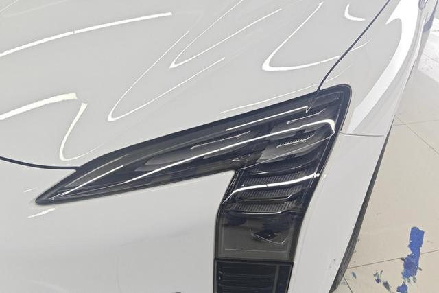 Red flag EH7 2024 Белый из Китая