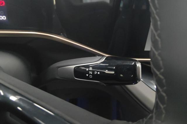 Red flag EH7 2024 Белый из Китая, фото 2