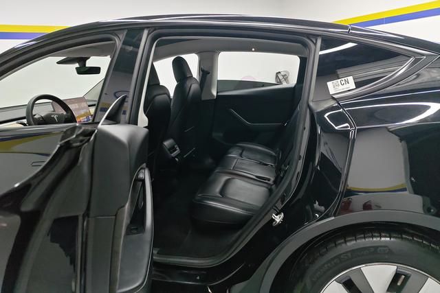 Tesla Model Y 2022 Черный из Китая, фото 2