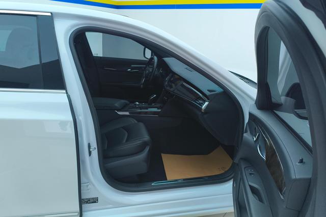 Cadillac CT6 2021 Белый из Китая