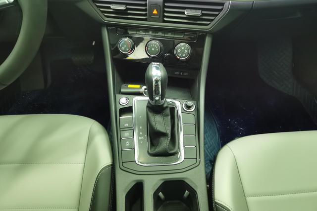 Volkswagen Bora id 3784609 из Китая 12