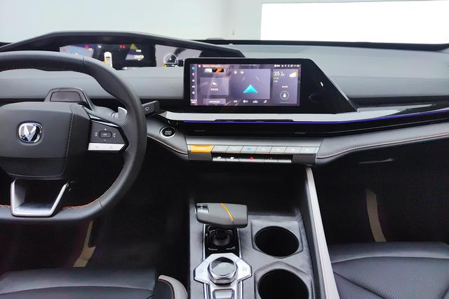 Chang'an UNI-V 2023 Черный из Китая