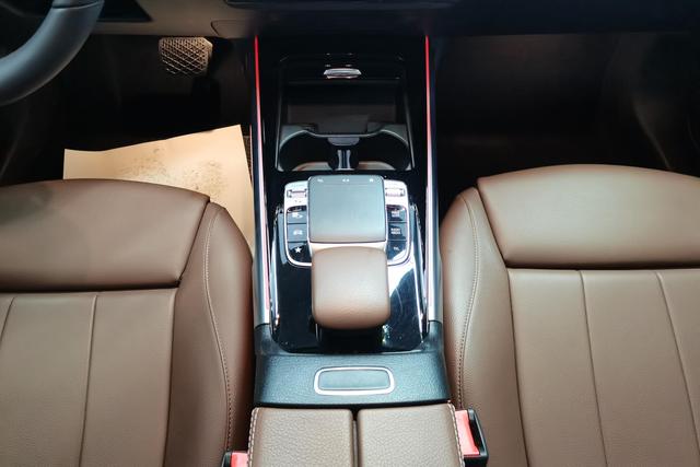 Mercedes Benz GLB 2020 — фото 13