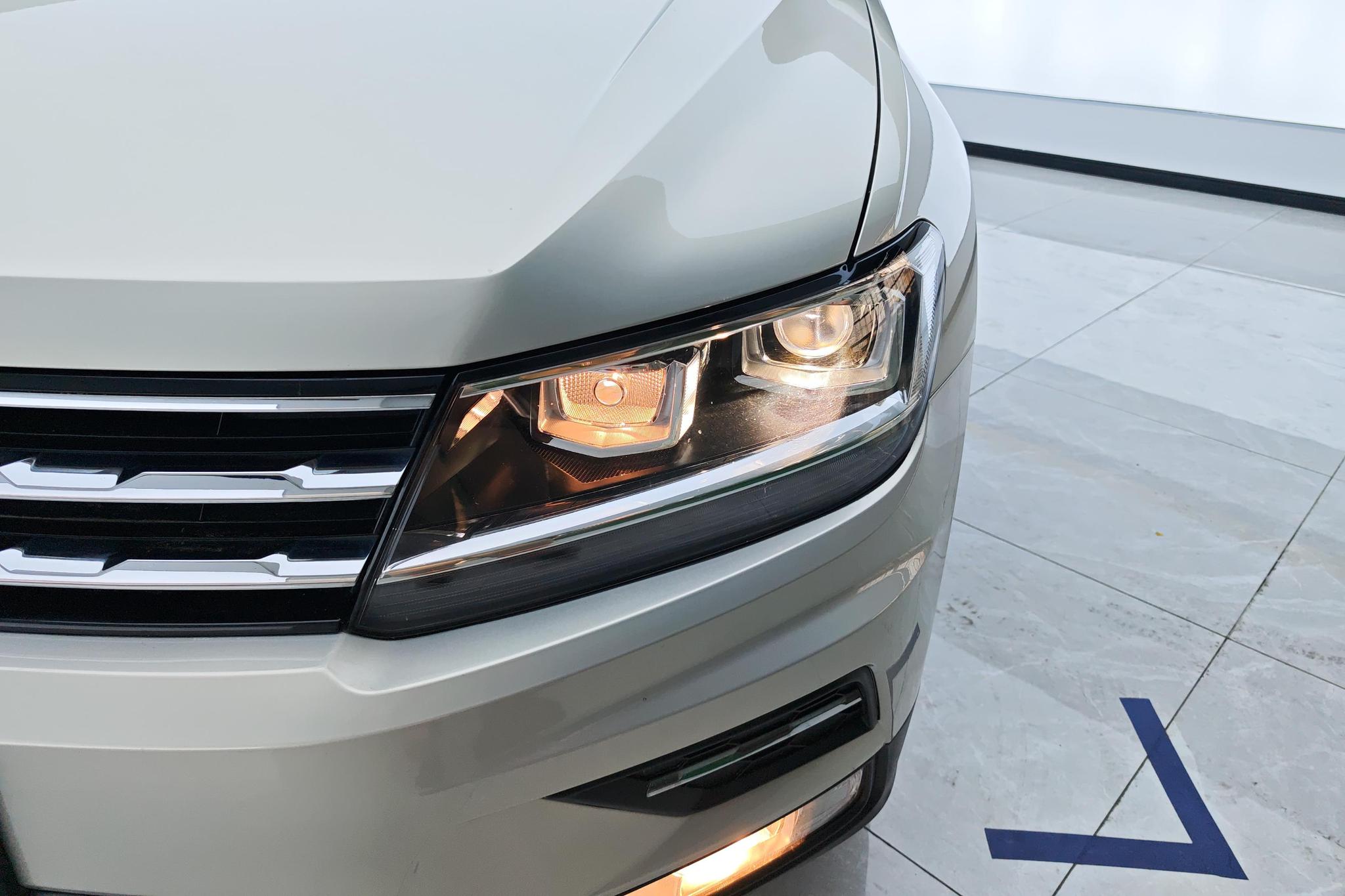 Volkswagen Tiguan L L 2019 330TSI AT Comfort VI