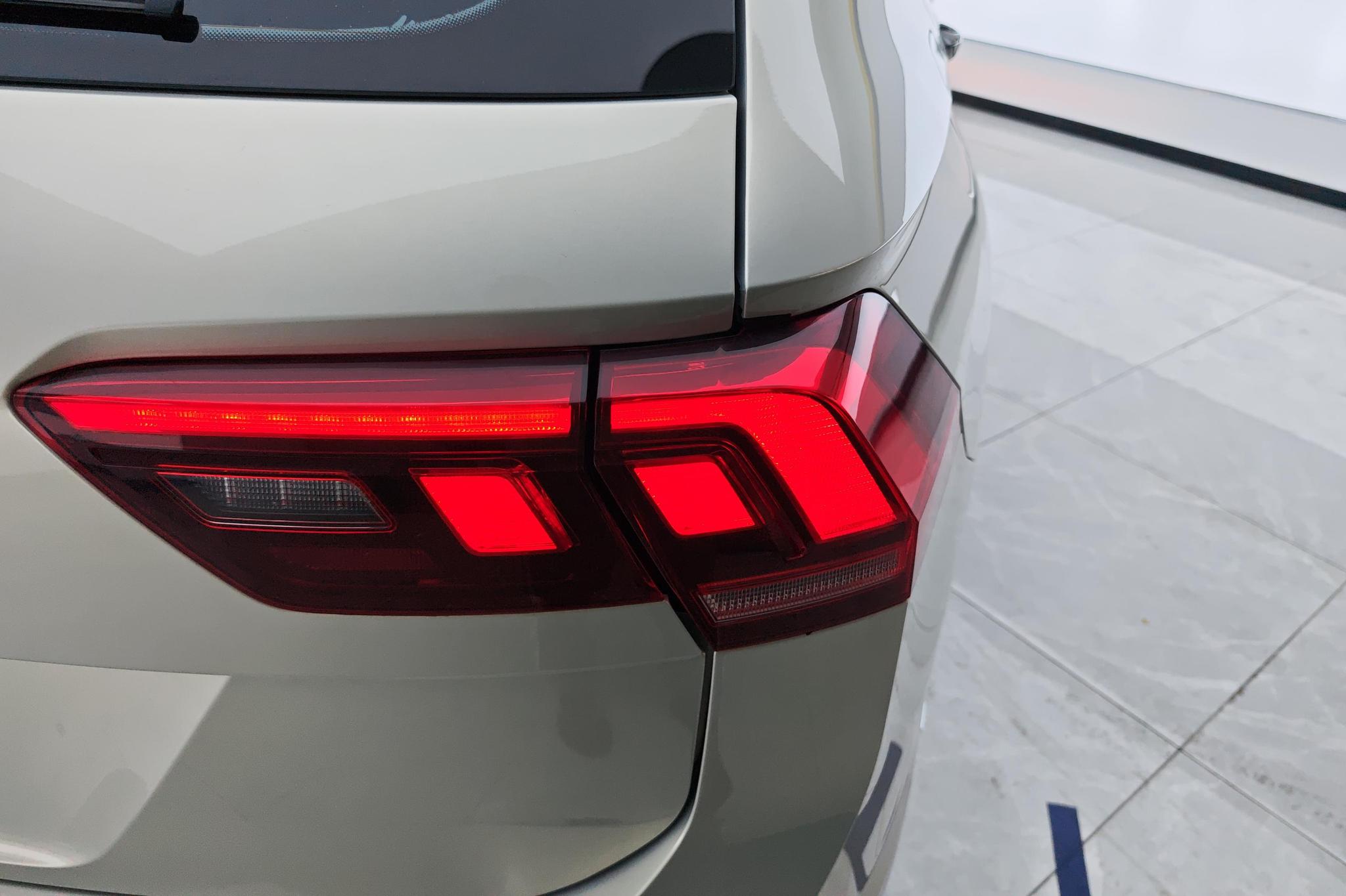 Volkswagen Tiguan L L 2019 330TSI AT Comfort VI